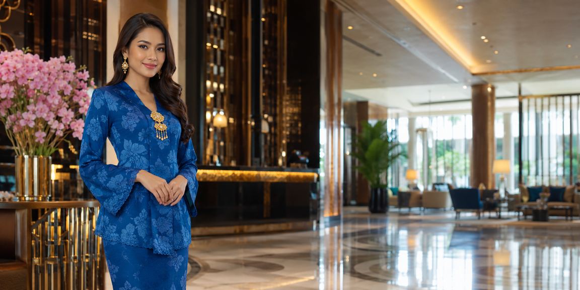 Wanita berpakaian baju kurung dari Ipoh menikmati hiburan kasino dalam talian